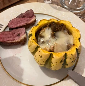 Dîner privé à domicile : assiette dressée par la cheffe