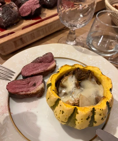 Table dressée pour un dîner privé